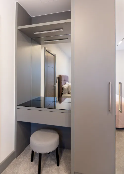 Built-in Desks — High Street Kensington